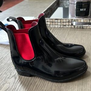 Ralph Lauren rain boots Worn for a few hours. Not the right fit. Size US 5.